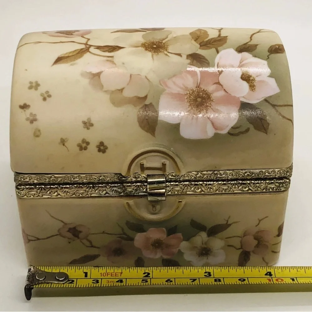 Vintage Victorian Garden Hummerlwerk DOGWOOD Jewelry Trinket Box, Porcelain